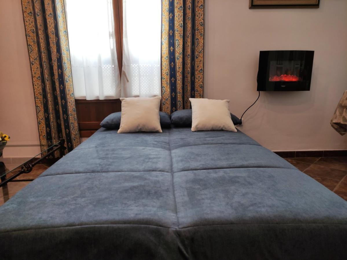 شقة Entretorres. Casa-Duplex En Centro Historico. كارمونا المظهر الخارجي الصورة